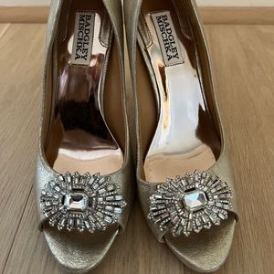 Badgley Mischka gold peep toe.perfect weddingPurchased,never worn, have shoe bag